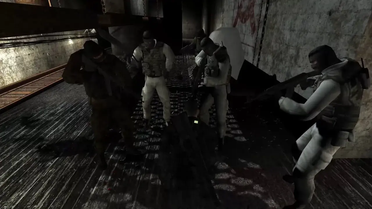 Agent Sam Fisher z serii Splinter Cell w akcji, otoczony przez wrogów w mrocznym korytarzu.