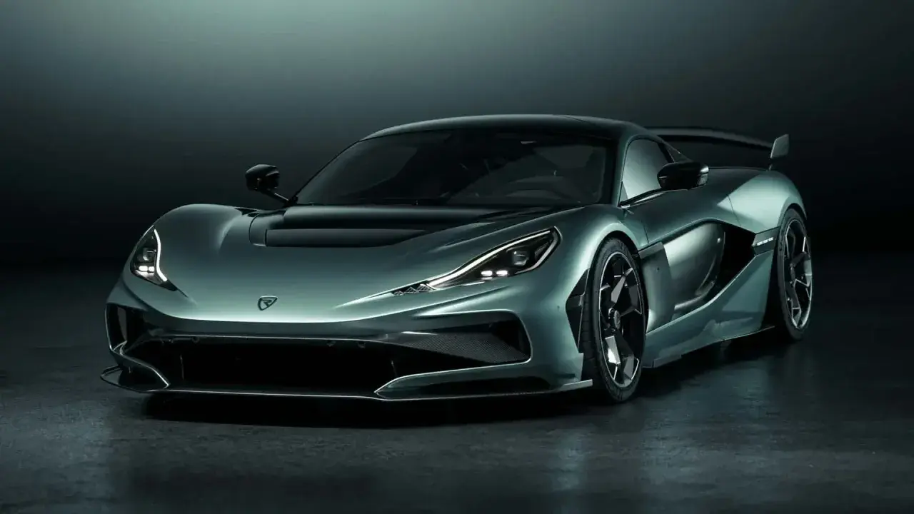 Rimac Nevera, un'auto elettrica da sogno. Il suo prezzo riflette prestazioni e innovazione uniche.
