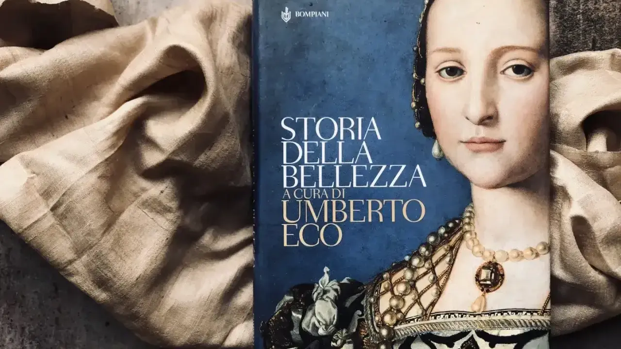 Książka Umberto Eco "Historia Piękna" to fascynująca podróż przez wieki, odkrywająca piękno w sztuce i literaturze.