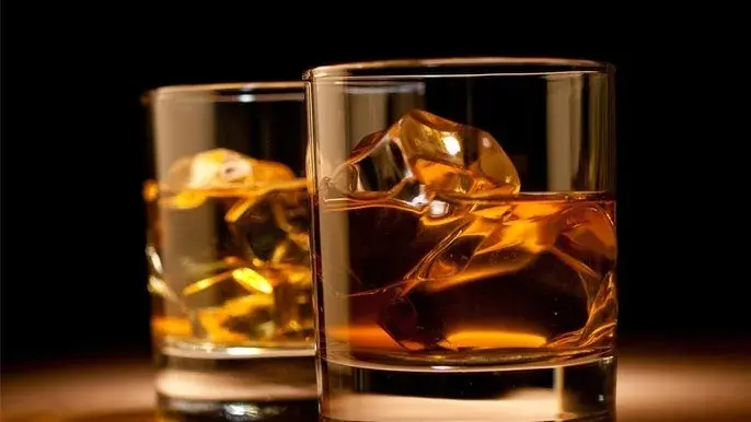 Whisky a zdrowie: Czy szkodzi? Ekspert obala mity i fakty