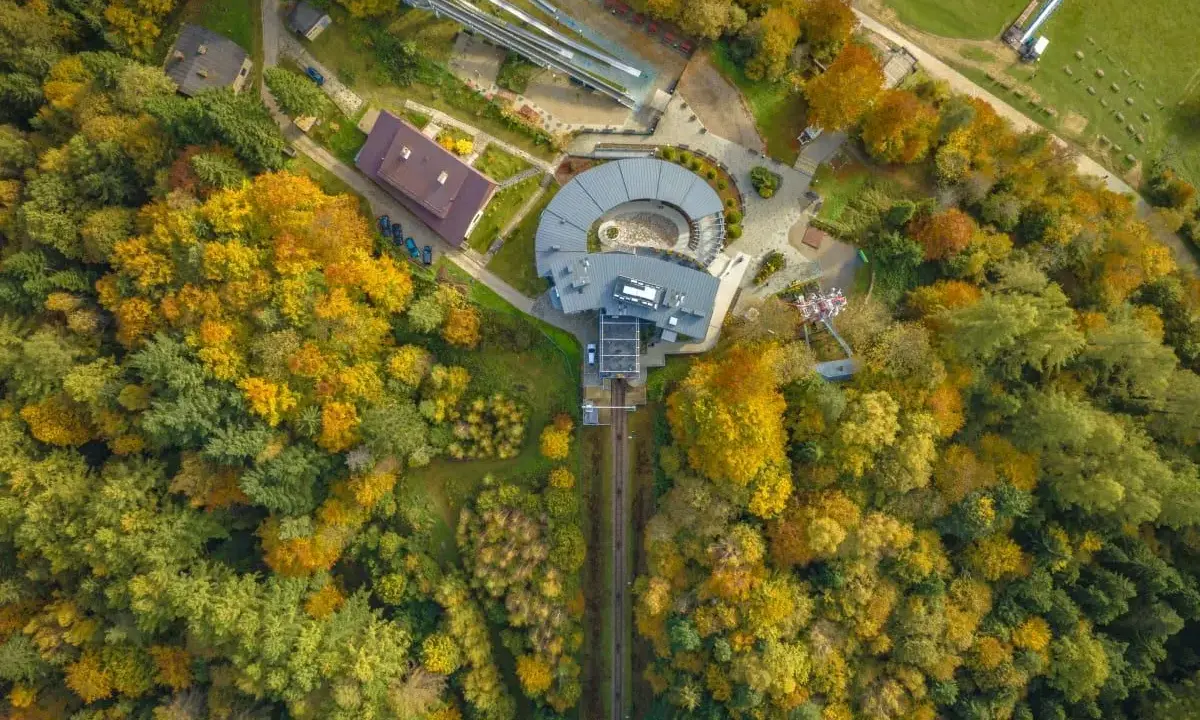 Ile się idzie na Górę Parkową? Przewodnik po szlakach i atrakcjach