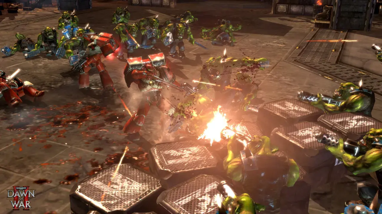 Intensywna bitwa w Dawn of War 2: Kosmiczni Marines walczą z Orkami. Krwawa jatka na polu bitwy.