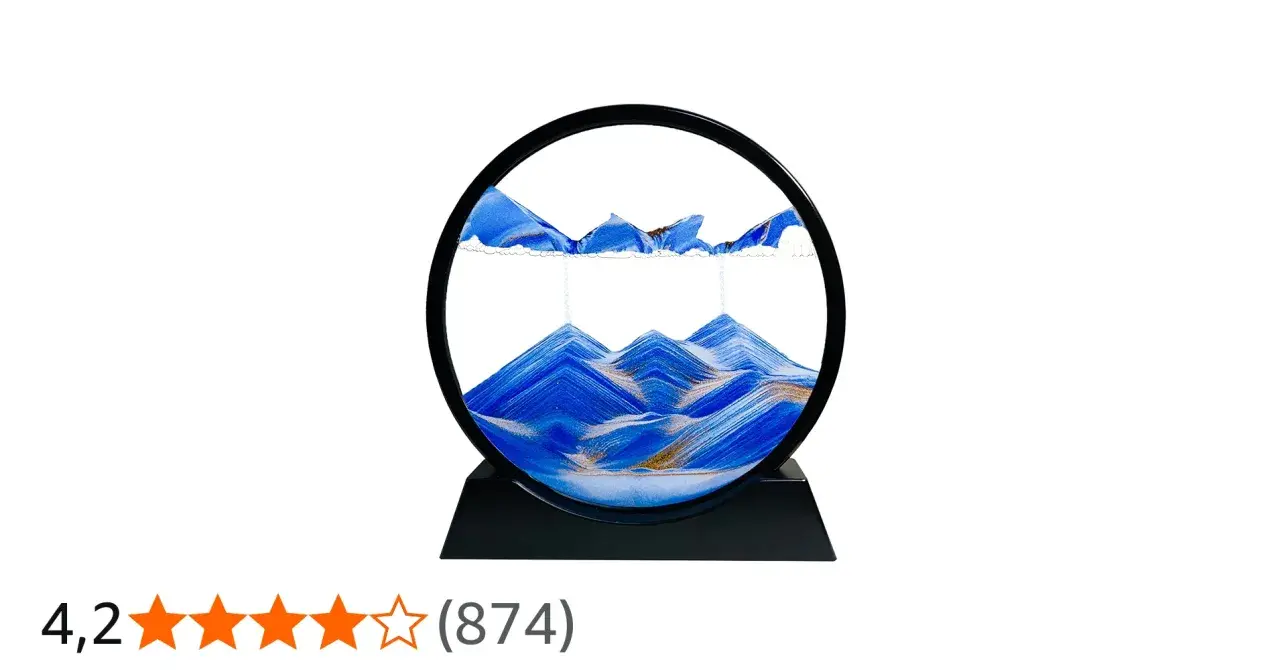Un paesaggio di sabbia blu e oro cade lentamente, creando montagne effimere. Un'opera d'arte che cattura la sabbia del tempo.