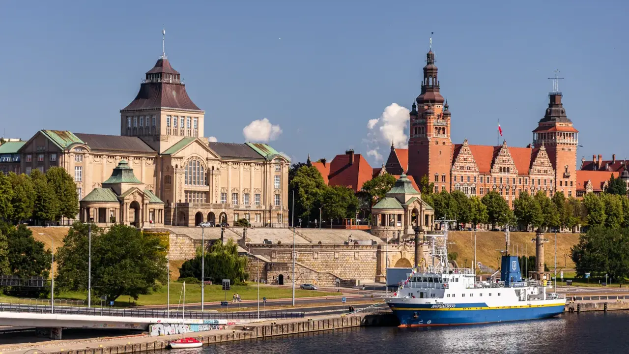 Szczecin: Jak dojechać? Wybierz najlepszy transport dla siebie!