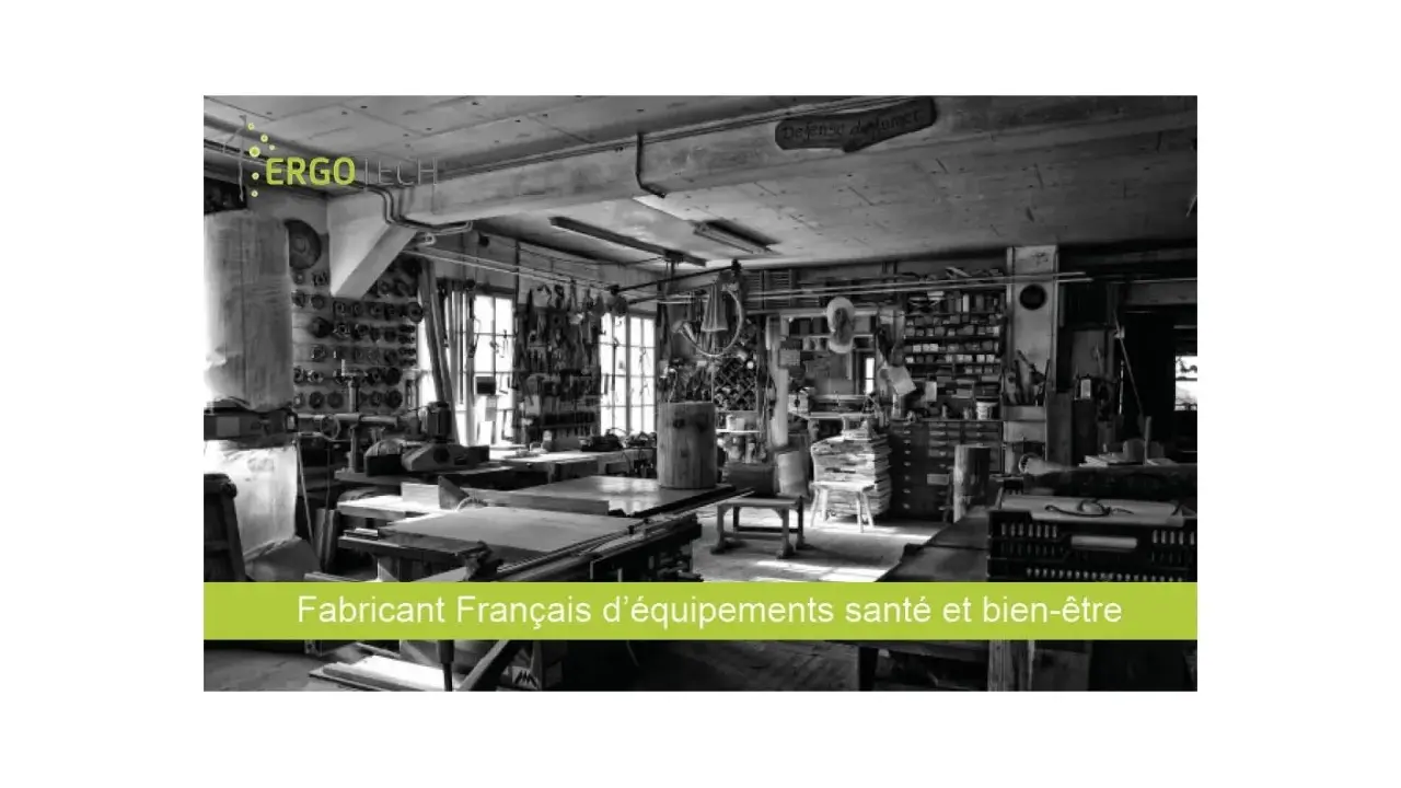 Atelier d'un fabricant français d'équipements pour l'ergonomie poste de travail industriel debout. Outils et établis bien rangés.