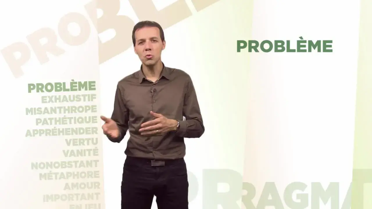 Un homme parle devant une liste de mots, dont "problème" et son synonyme.