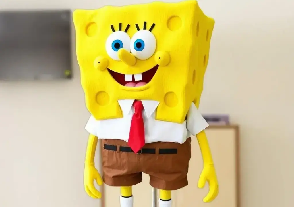 Jak zrobić strój Spongeboba? Kompletny poradnik DIY na bal!