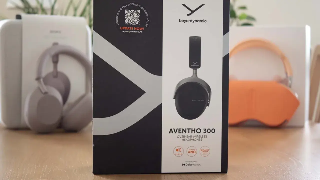 Pudełko słuchawek beyerdynamic Aventho 300 z logo Dolby Atmos, sugerujące immersyjne wrażenia dźwiękowe.