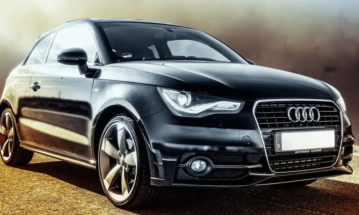 Elegante Audi A1 negro, ideal para quienes buscan coches mas fiables de segunda mano.