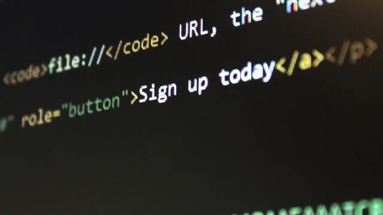Kod HTML z pochyłą czcionką: "Sign up today" jako przycisk.