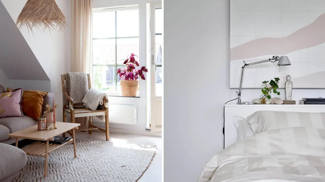 Mysigt litet rum med soffa, fåtölj, soffbord och en stor fönster. Bredvid syns en säng med randigt påslakan.