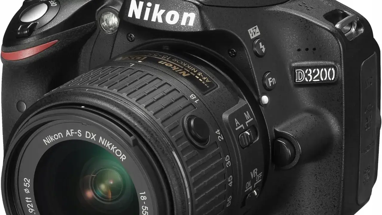 Lustrzanka Nikon: Optyczny wizjer, bateria 1500 zdjęć. Czy warto?