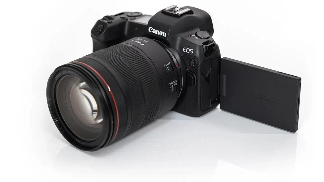 Canon EOS R con obiettivo RF 24-105mm, un'ottima scelta per chi cerca il miglior canon eos r prezzo.