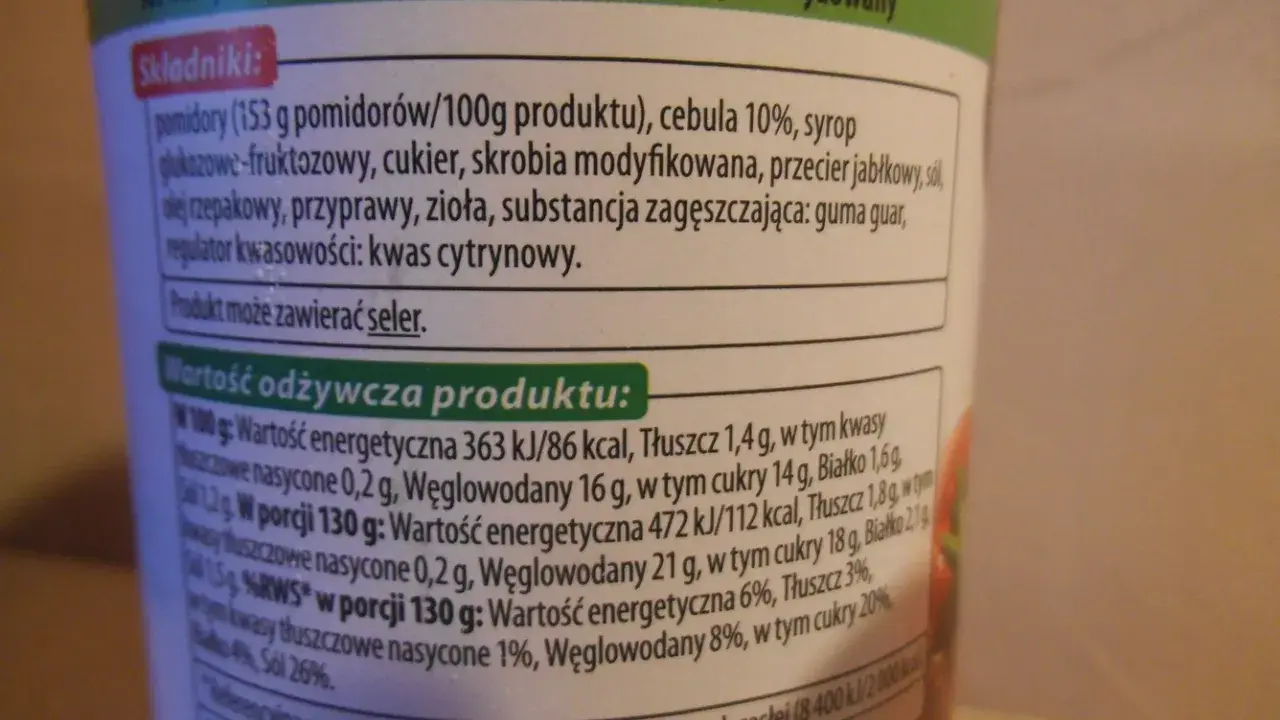 Etykieta sosu spaghetti Culineo z Biedronki z listą składników i wartością odżywczą.