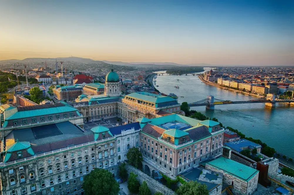 Węgry: Dowód osobisty wystarczy! Paszport do Budapesztu nie jest wymagany