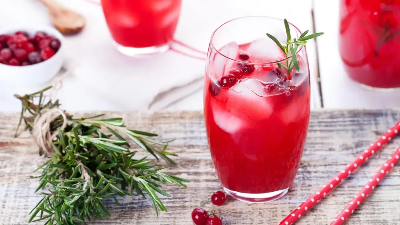Wódka + sok? Drinki z wódką, które zrobisz w 5 minut!