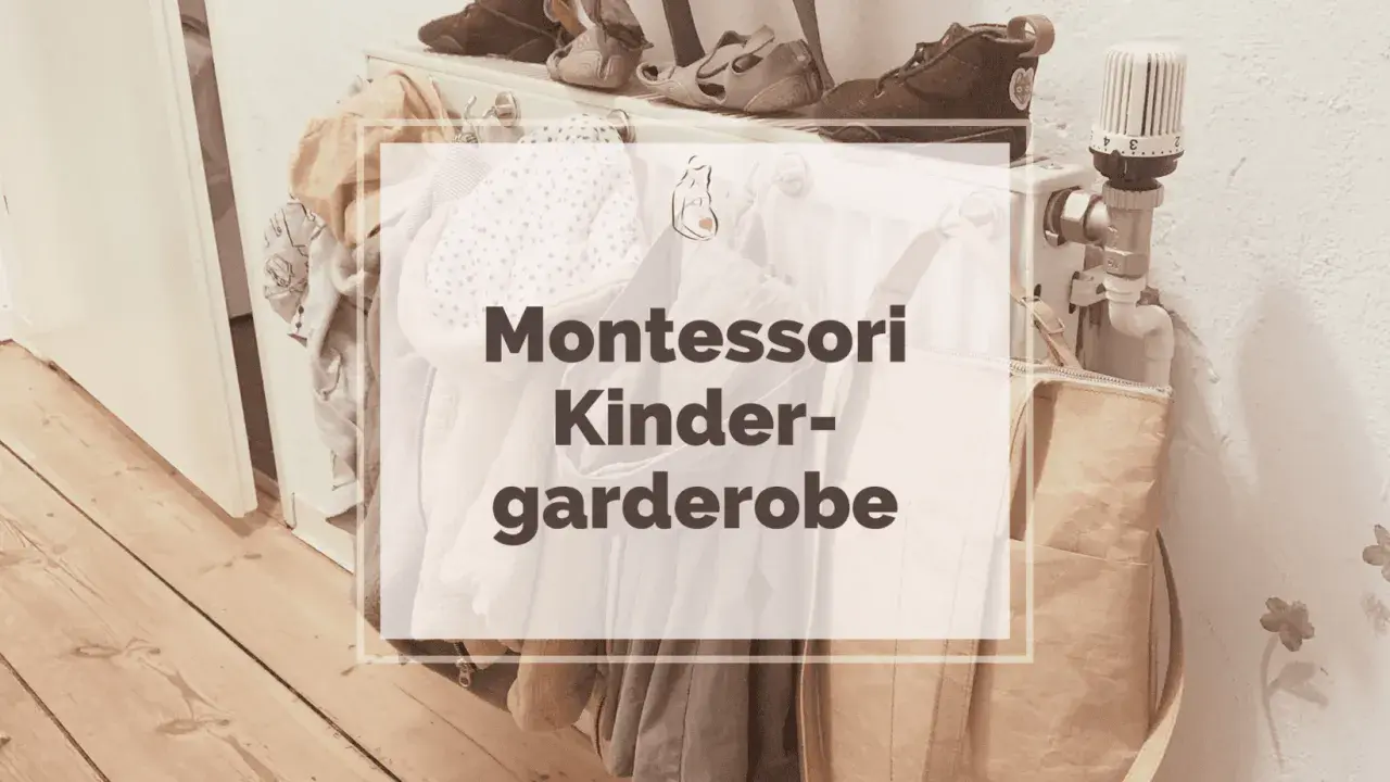 Eine Montessori Kindergarderobe selber bauen ist einfach! Hier siehst du eine selbstgemachte Garderobe mit Kleidung und Schuhen für Kinder.