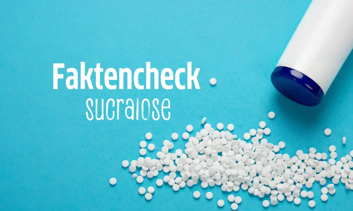Faktencheck: Sucralose ungesund? Kleine weiße Tabletten und ein Spender auf blauem Hintergrund.