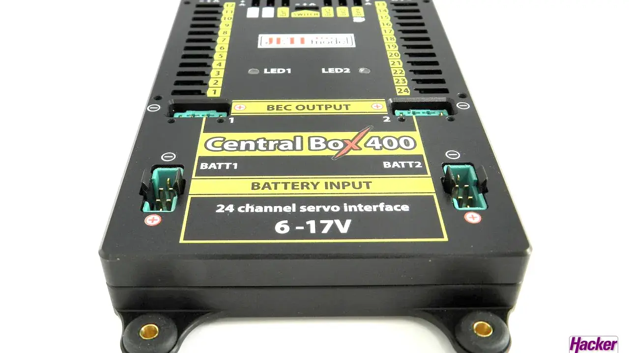 Jeti Central Box 400 mit 24-Kanal-Servoschnittstelle für 6-17V. Ideal für Modellbauer, die eine zentrale Steuereinheit suchen.