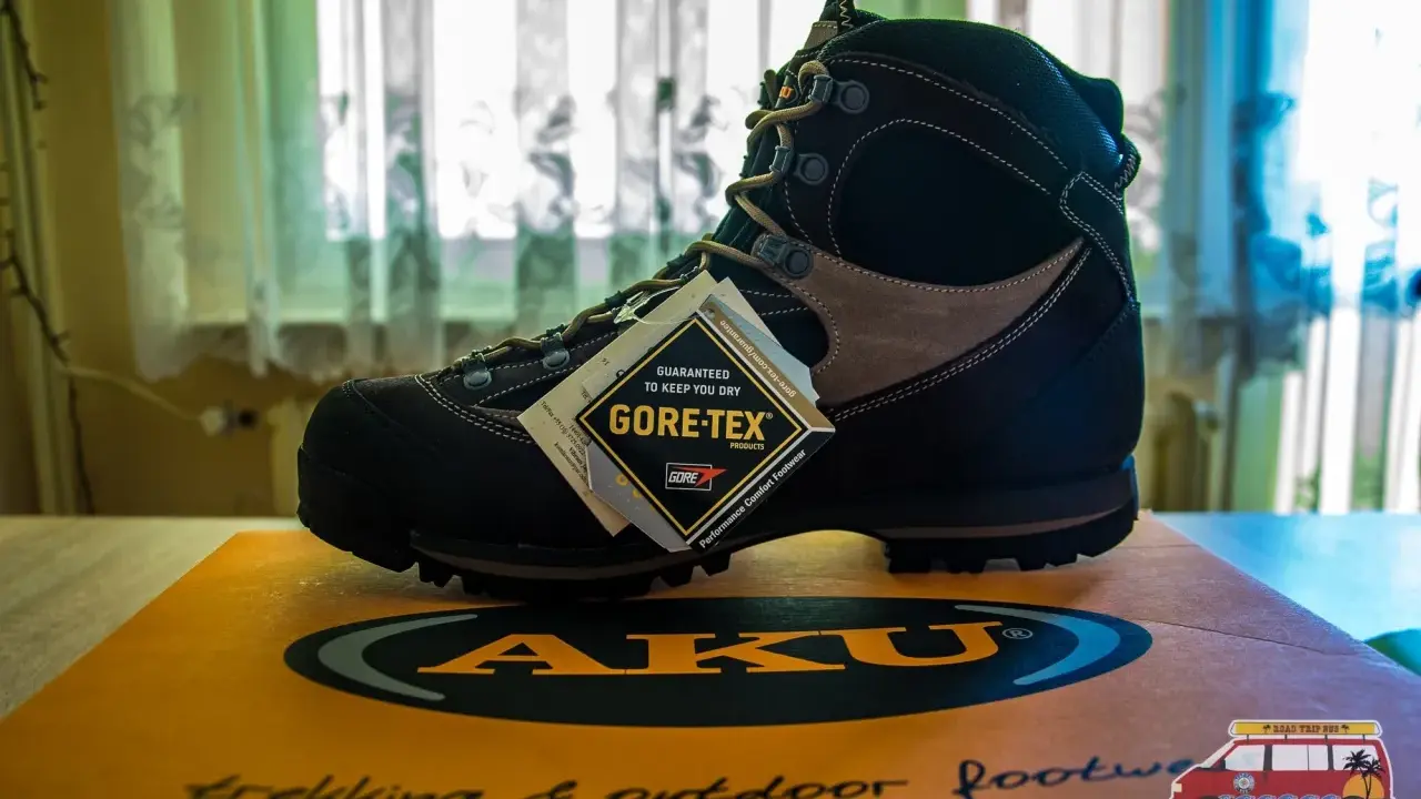 Nowe, solidne aku buty trekkingowe z membraną Gore-Tex, gotowe na każdą wyprawę.