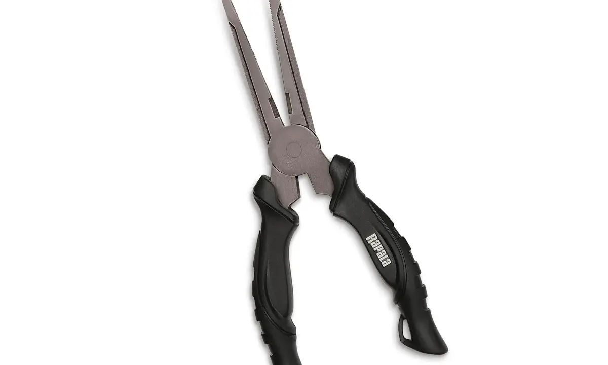Długie, precyzyjne szczypce wędkarskie Rapala z czarnymi, ergonomicznymi rękojeściami. Idealne do wyciągania haczyków.