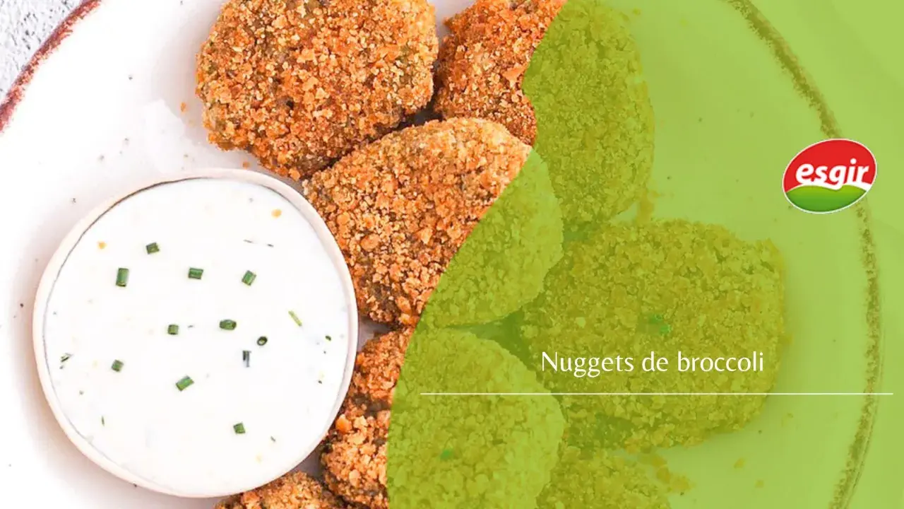 Crujientes nuggets de brocoli con salsa cremosa. ¡Un snack saludable y delicioso!