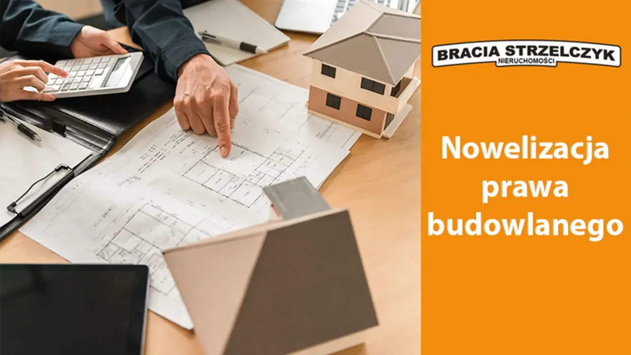Zespół analizuje plany budowlane i model domu, omawiając nowelizację prawa budowlanego.