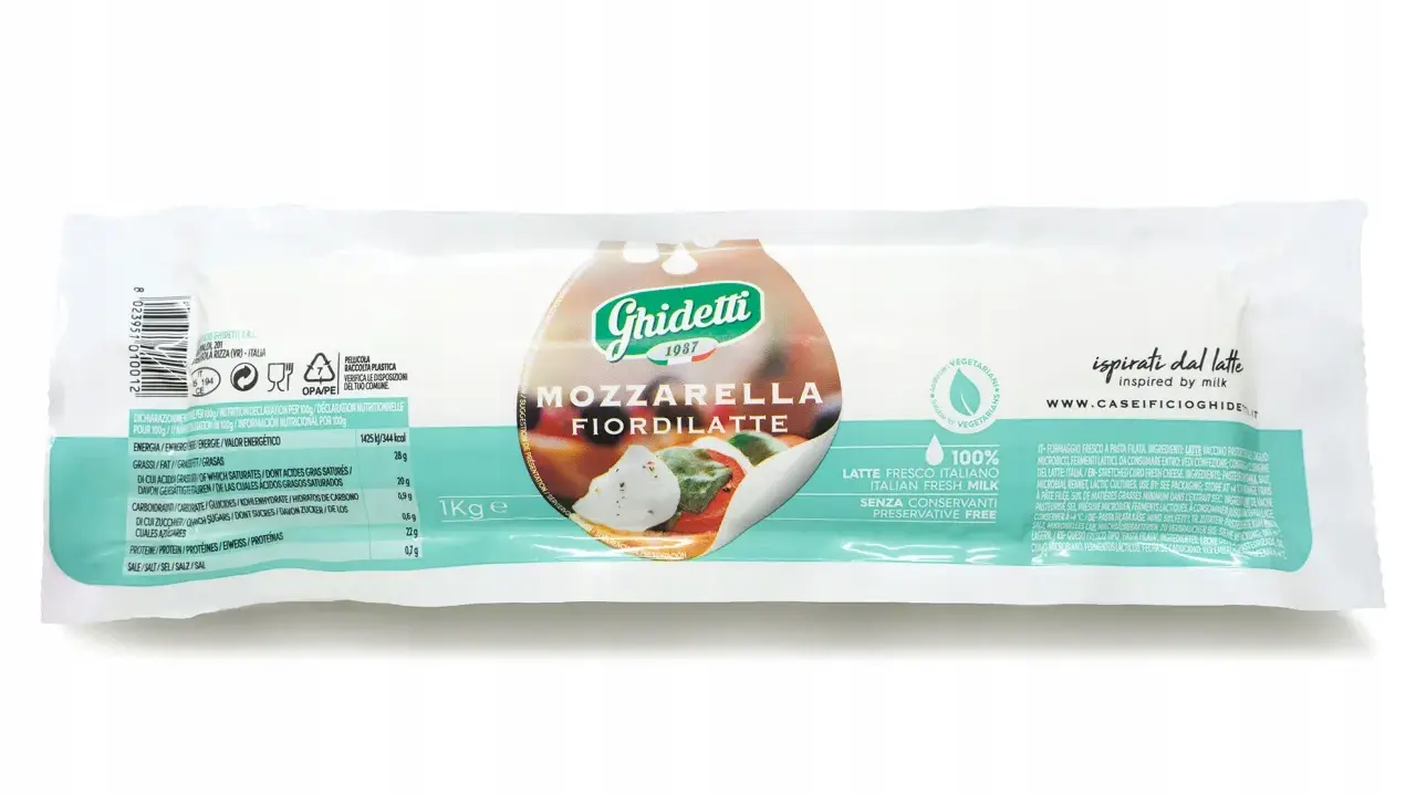 Fior di latte to świeża mozzarella z mleka krowiego, idealna do pizzy i sałatek. 1kg opakowanie.