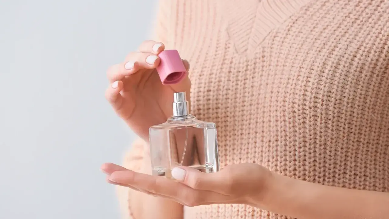 Perfumy to inwestycja: Jak przechowywać, by zapach trwał latami?