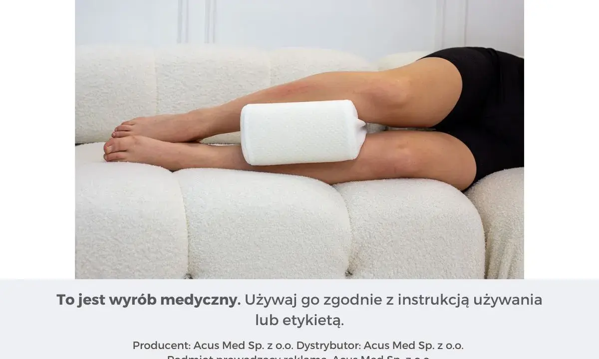 Poduszka między kolana zapewnia komfort i wsparcie podczas leżenia. Idealna dla osób szukających ulgi.