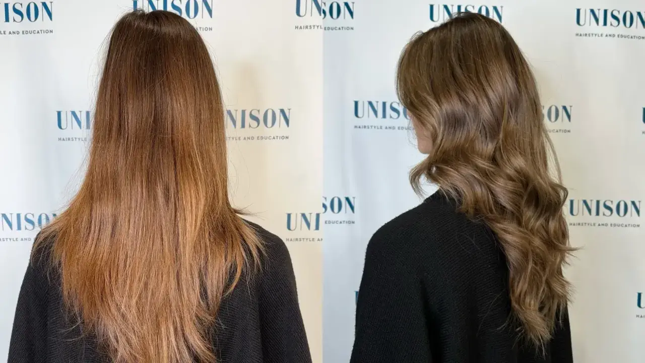 Zwei braunhaarige Frauen, eine mit glattem, die andere mit welligem Haar, vor einem Hintergrund mit dem Logo "UNISON HAIRSTYLE AND EDUCATION".