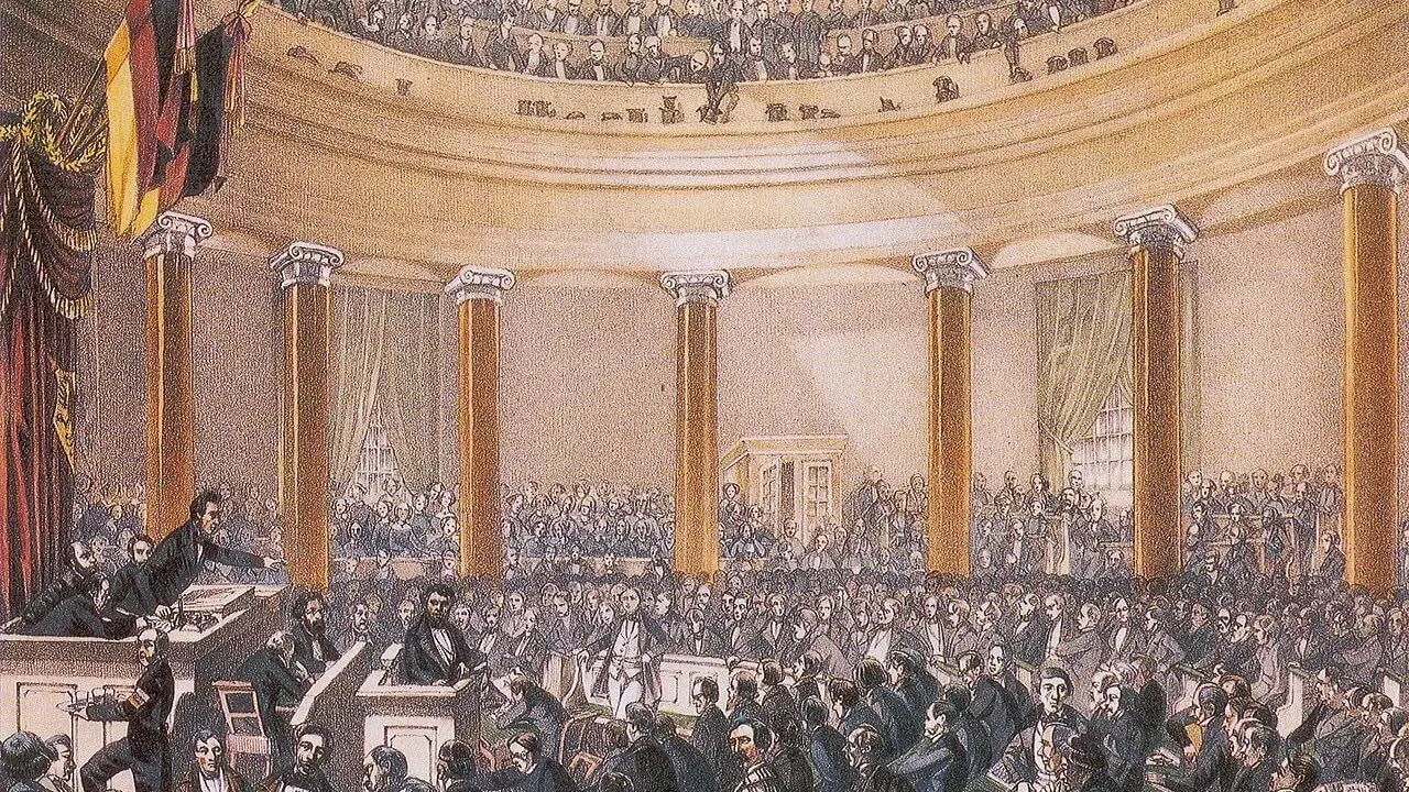 Versammlung im Paulskirchen-Saal, ein wichtiger Moment im zeitstrahl revolution 1848. Männer in Anzügen diskutieren lebhaft.