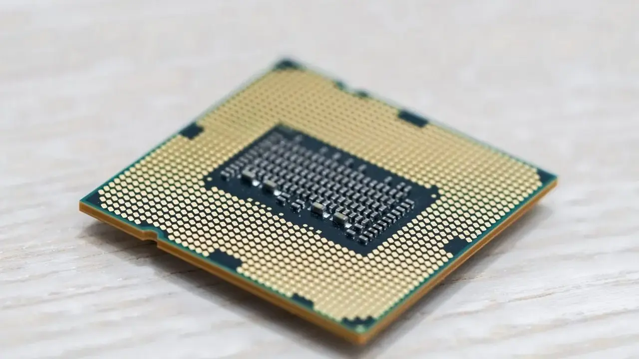 Le processeur d'un ordinateur, un composant essentiel pour le versus CPU.