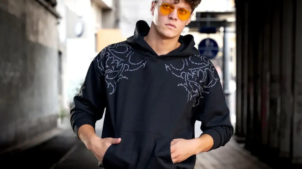 Bluza relaxed fit: Twój klucz do modnej wygody. Jak ją nosić?