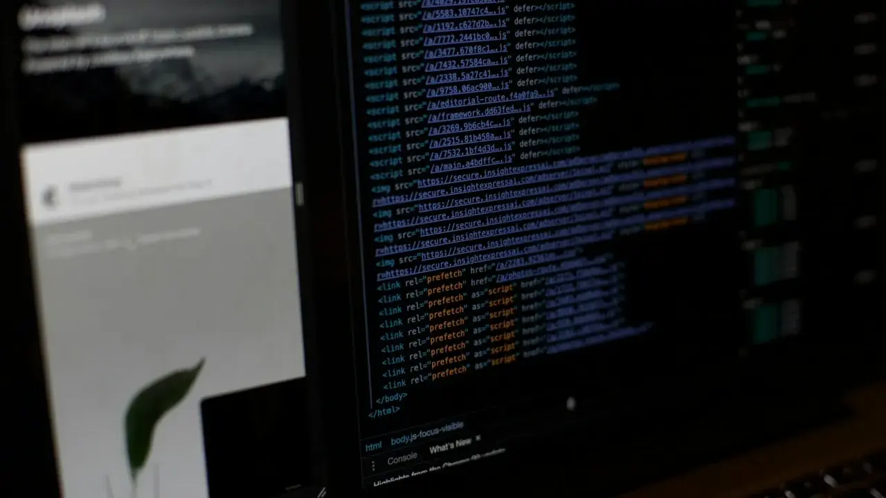 Kod źródłowy strony internetowej z wieloma tagami `<script>` i `<link>`, które mogą być częścią mechanizmu `try catch` do obsługi błędów.