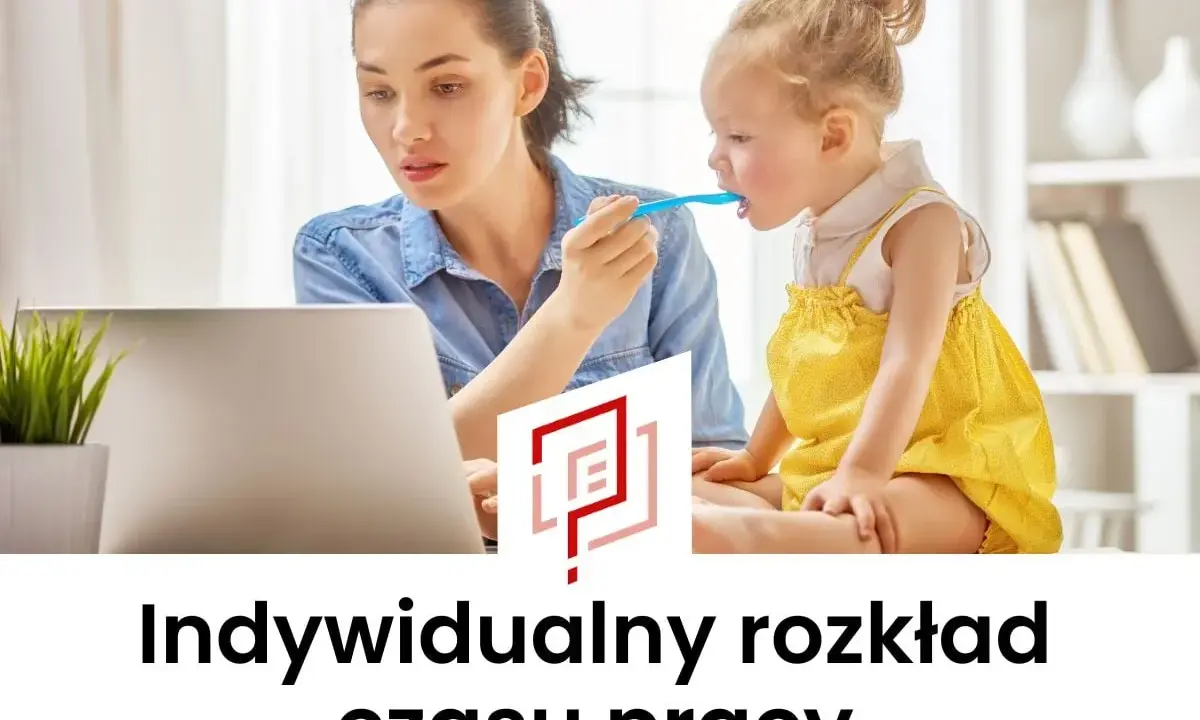 Kobieta pracuje przy laptopie, jednocześnie karmiąc dziecko. To obraz elastyczności i indywidualny rozkład czasu pracy.