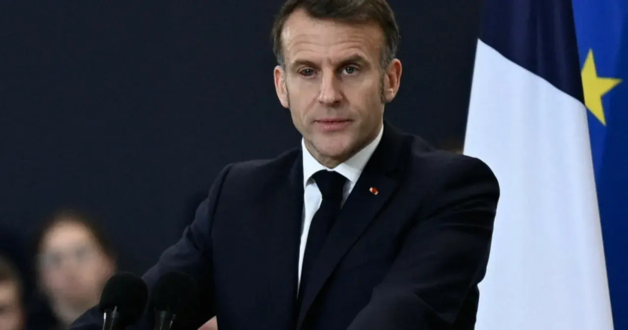 Flaga Francji: wygląd, symbolika i historia. Co zmienił Macron?