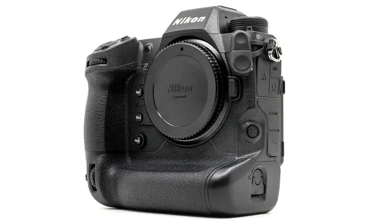 Cámara profesional Nikon Z90, lista para capturar momentos épicos.