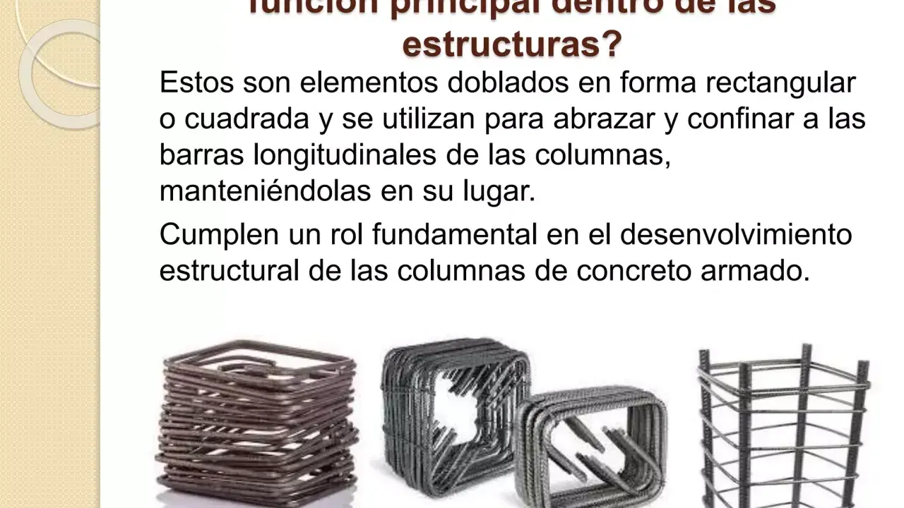 Estribos de construcción, elementos metálicos doblados que confinan barras longitudinales, esenciales para la resistencia de columnas de concreto armado.