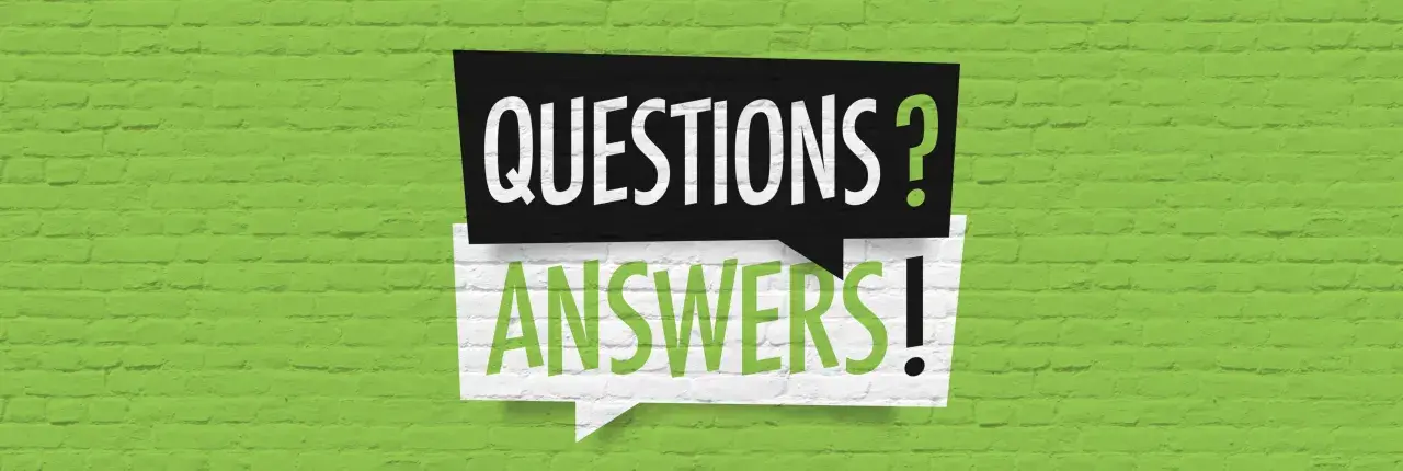 Dwa dymki z napisami "QUESTIONS?" i "ANSWERS!". FCE egzamin co daje? Odpowiedzi na pytania dotyczące certyfikatu.