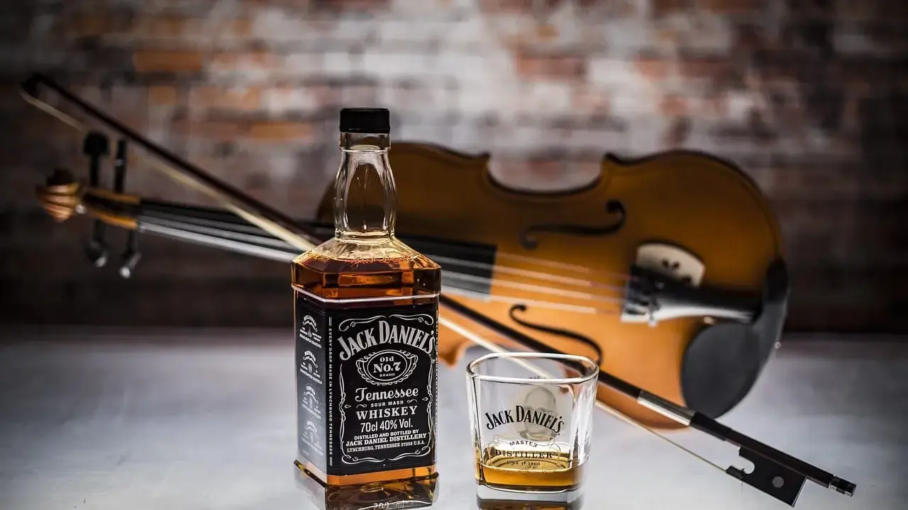 Zacier na whisky Jack Daniel's i skrzypce. Idealne połączenie dla koneserów.