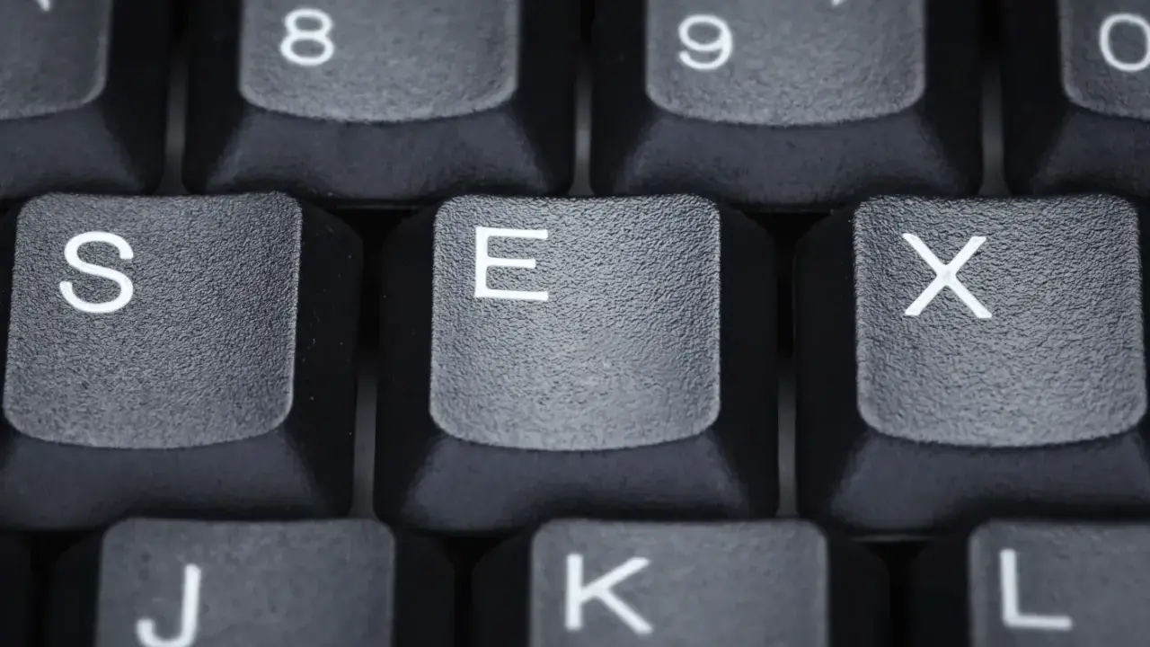 Klawisze S, E, X. Może to początek wpisu na sex blog pl?