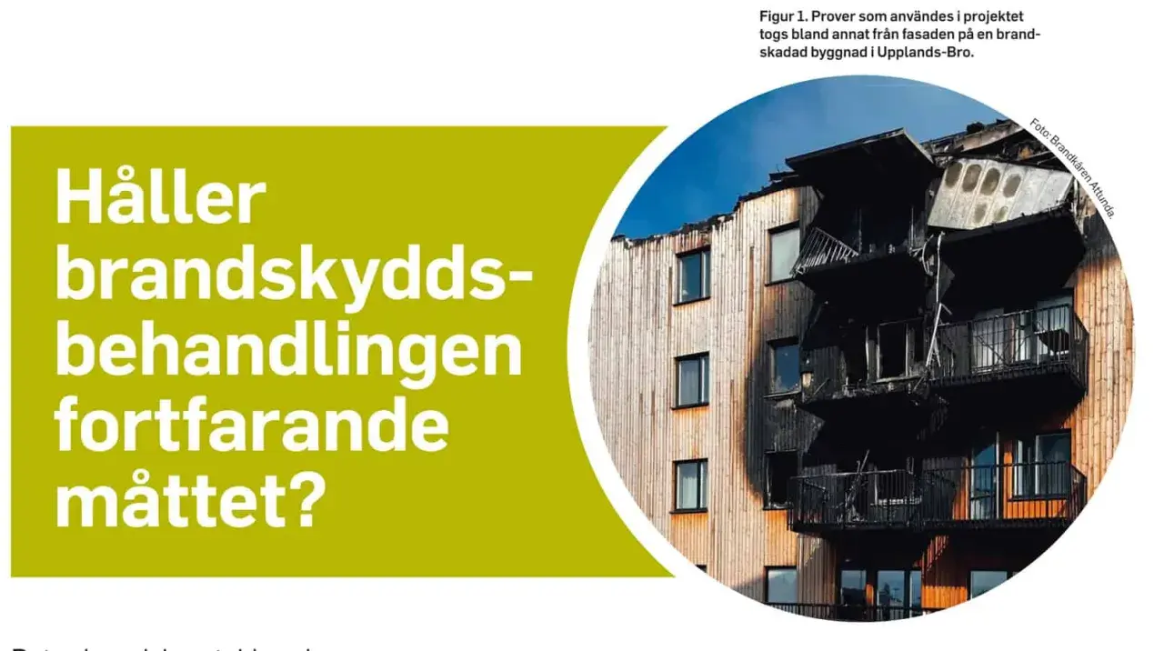 En brandskadad byggnad med träfasad. Texten frågar om brandskyddsbehandlingen fortfarande håller måttet, vilket är relevant för brandskydd regelverk.