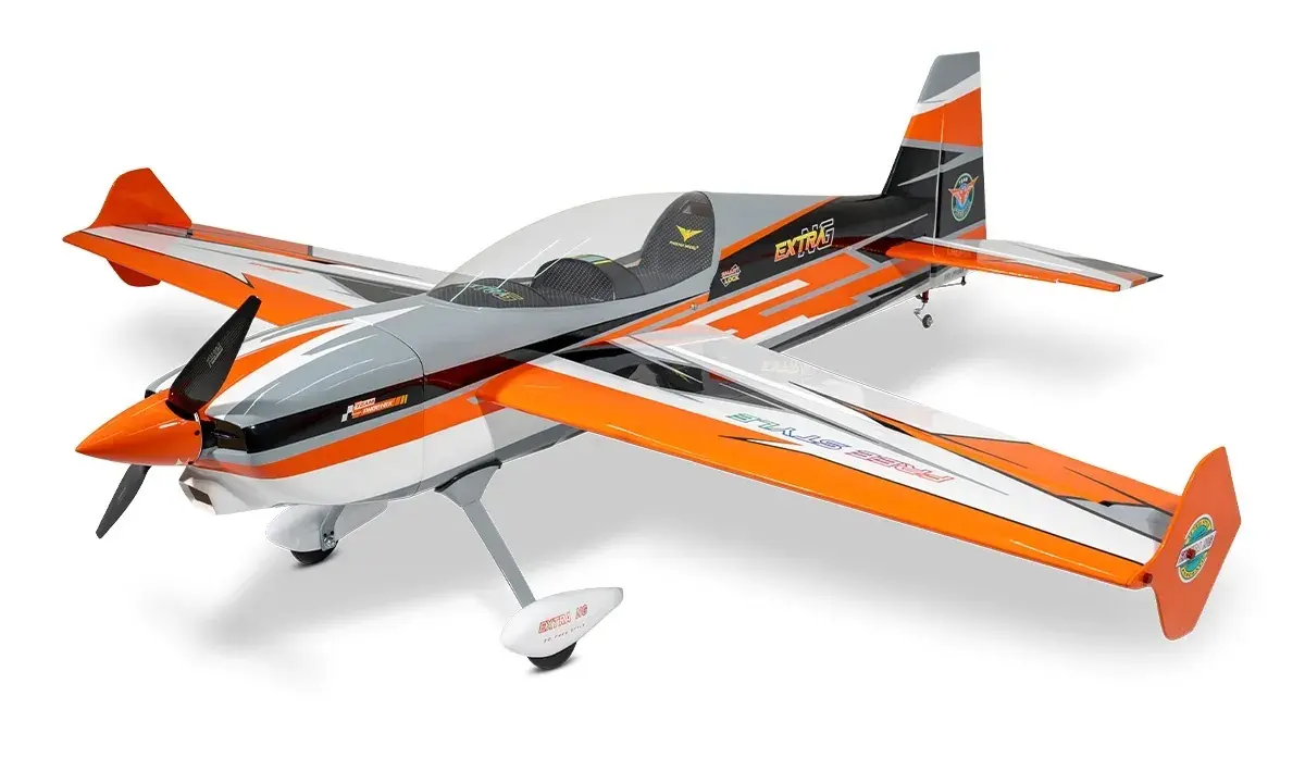 Ein farbenfrohes **Phoenix Modellbau** Flugzeug mit orange-grauem Design und dem Schriftzug "EXTRAG".