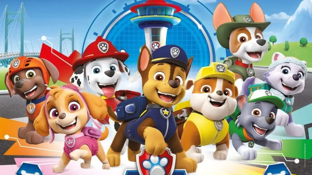 Wesołe psi patrol postacie: Chase, Marshall, Skye, Rubble, Rocky, Zuma i Everest gotowi do akcji.