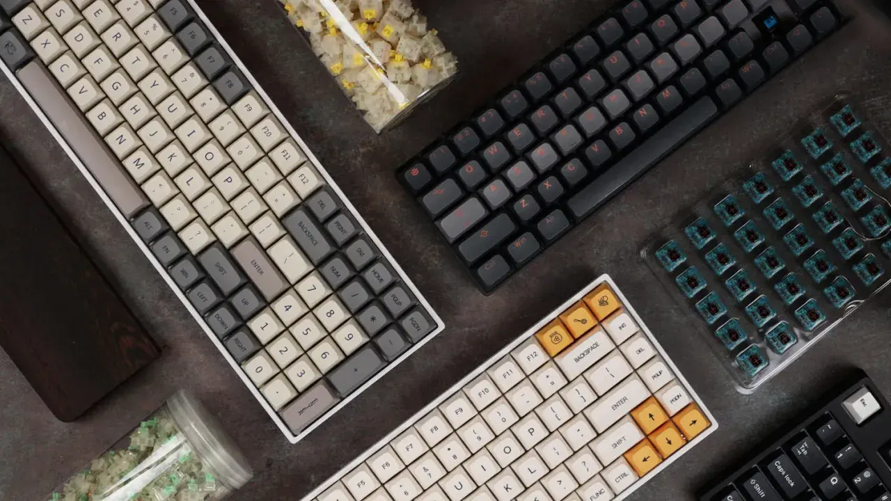 Klawiatura laptopa opis klawiszy: różne układy klawiatury, klawisze numeryczne, klawisze funkcyjne i akcesoria.
