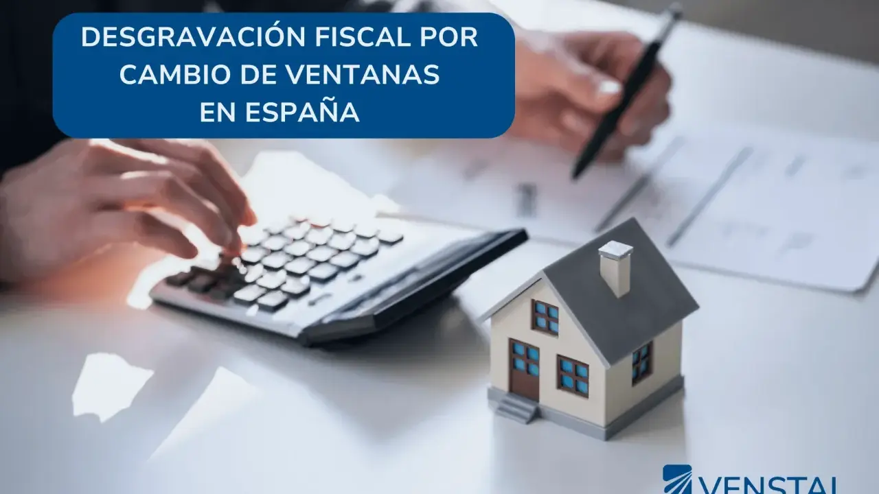 Man calculating finances for home improvements. Se puede desgravar el cambio de ventanas en España.