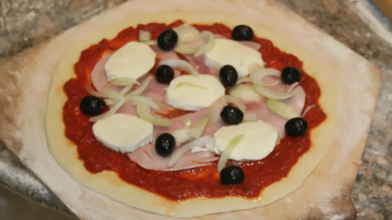 Pizza maison facile: pâte toute prête, goût pro garanti!
