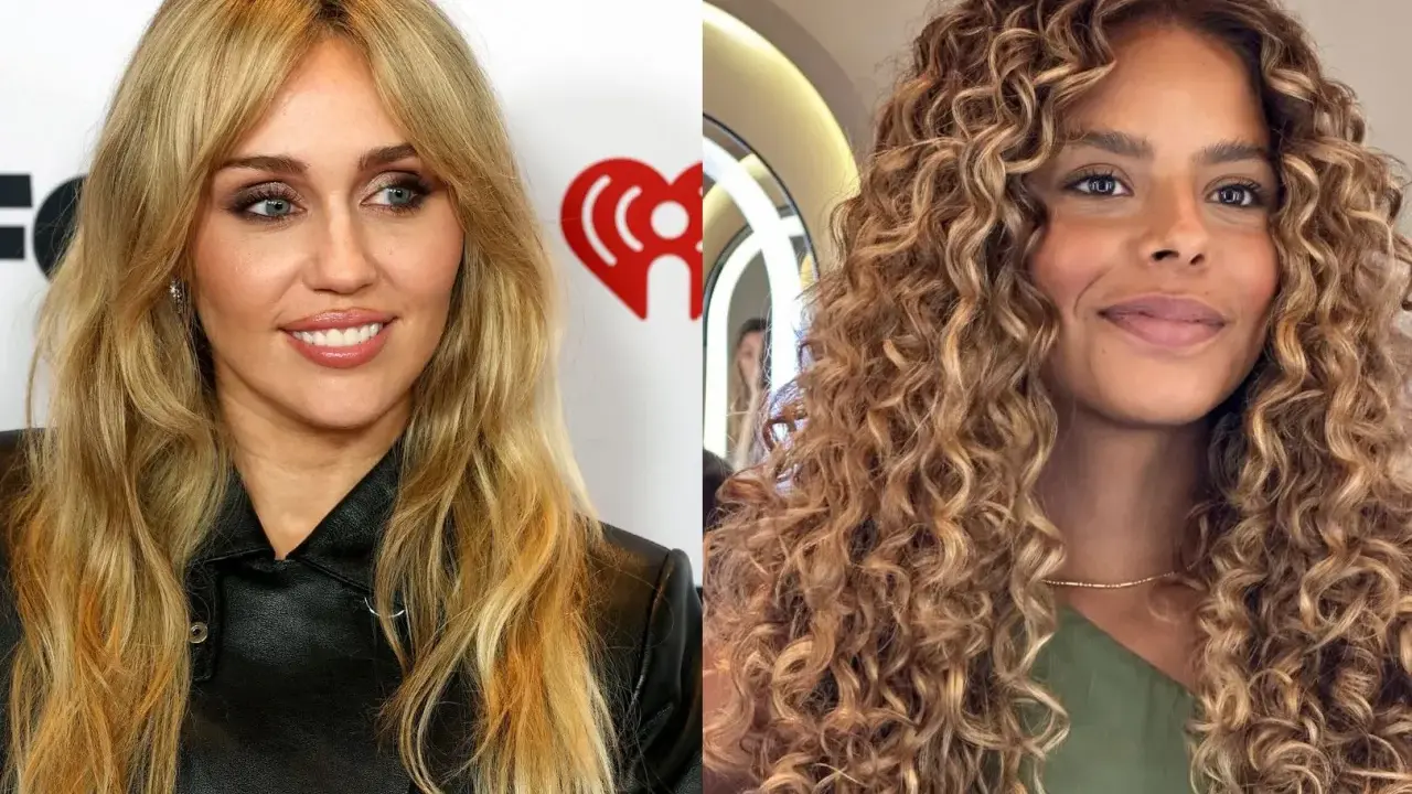 Dos mujeres con cabello rubio miel. Una con pelo liso y otra con rizos voluminosos.