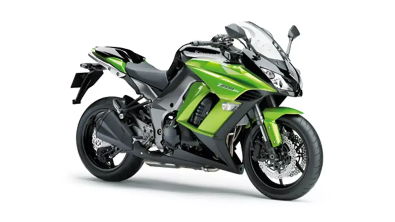 Zielony Kawasaki Z1000, sportowy motocykl, gotowy do jazdy z mocą V-max.